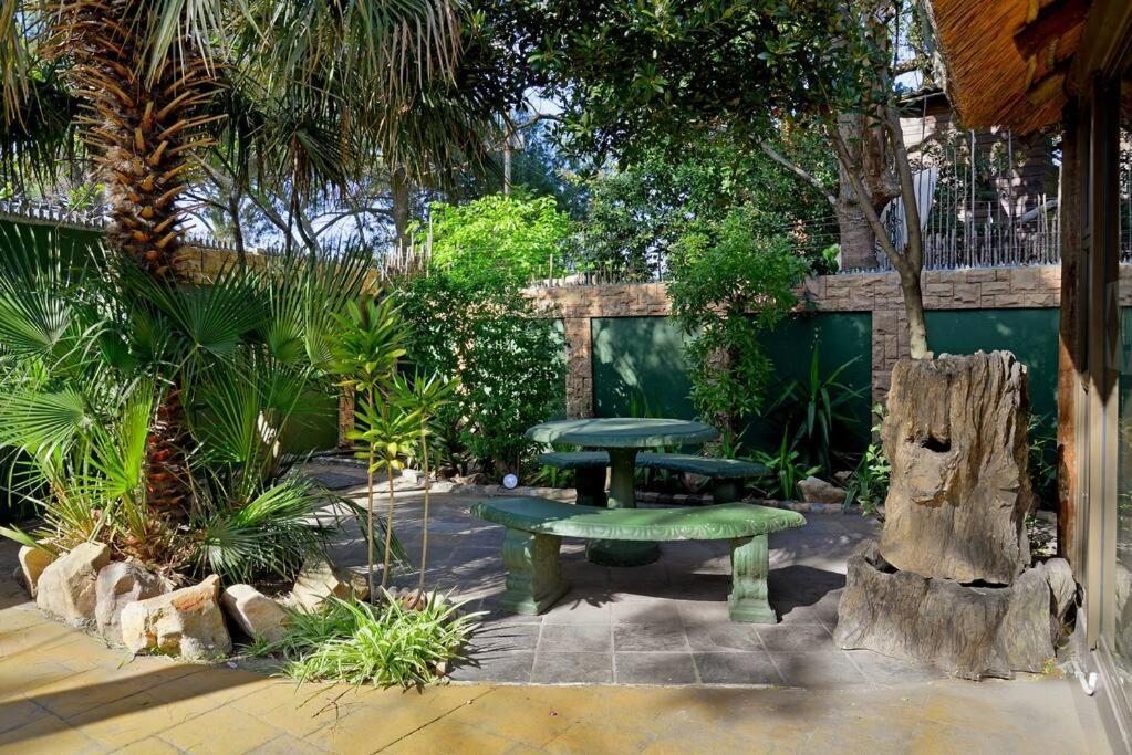 Mawethu Peaceful Garden With Covered Pool And Braai Area เคปทาวน์ ภายนอก รูปภาพ