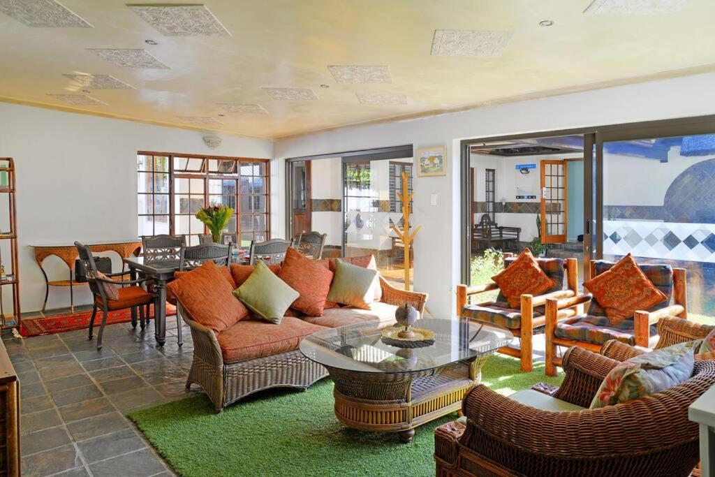 Mawethu Peaceful Garden With Covered Pool And Braai Area เคปทาวน์ ภายนอก รูปภาพ