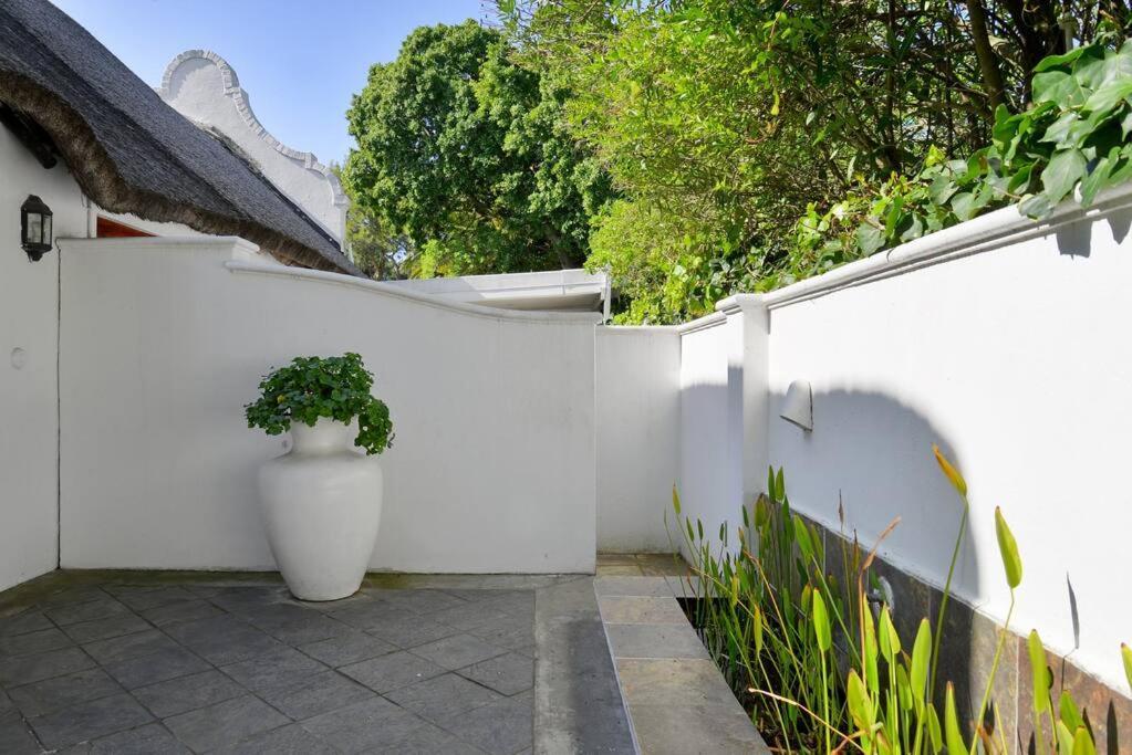 Mawethu Peaceful Garden With Covered Pool And Braai Area เคปทาวน์ ภายนอก รูปภาพ