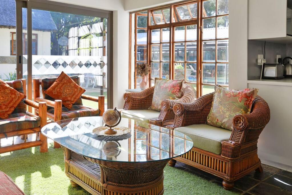 Mawethu Peaceful Garden With Covered Pool And Braai Area เคปทาวน์ ภายนอก รูปภาพ